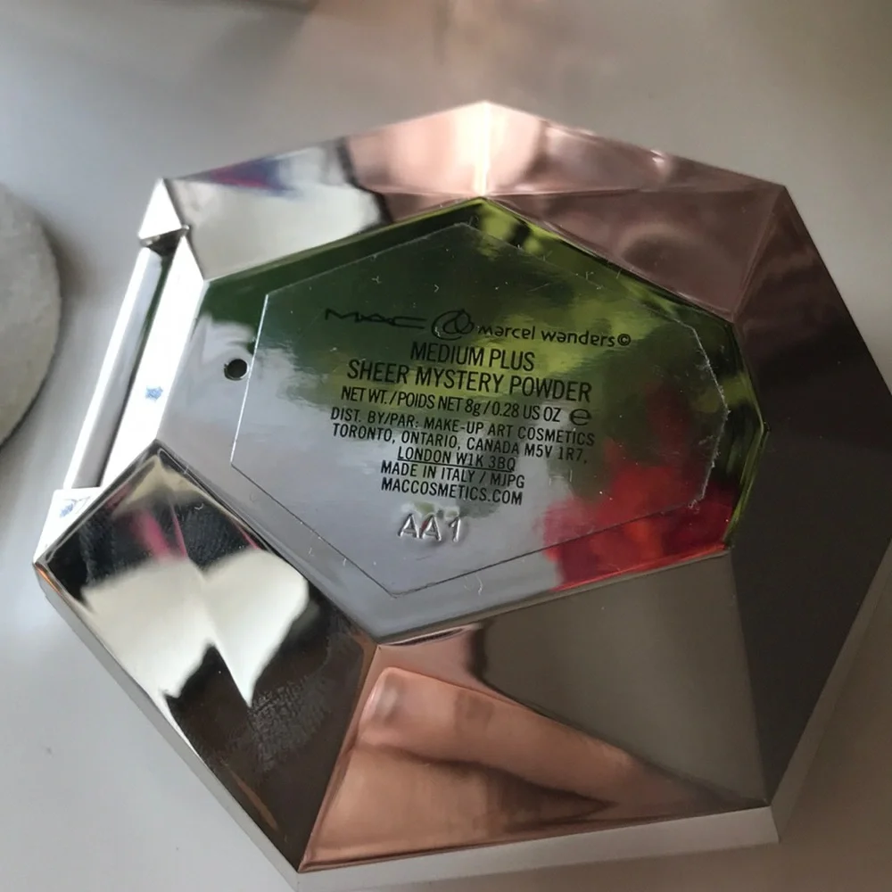 MAC Marcel Wanders - Medium Plus - Mystery Powder